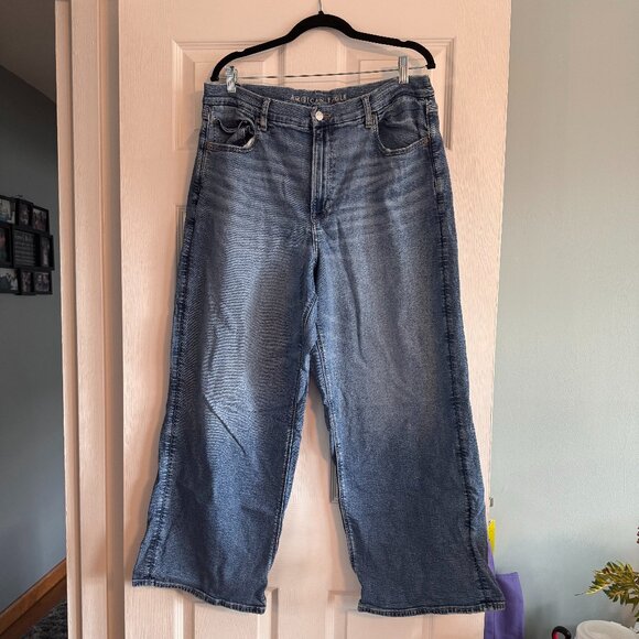 AE Curvy Super High-Waisted Baggy Straight Jeans – Medium Wash – Size 18 Short - Picture 1 of 8